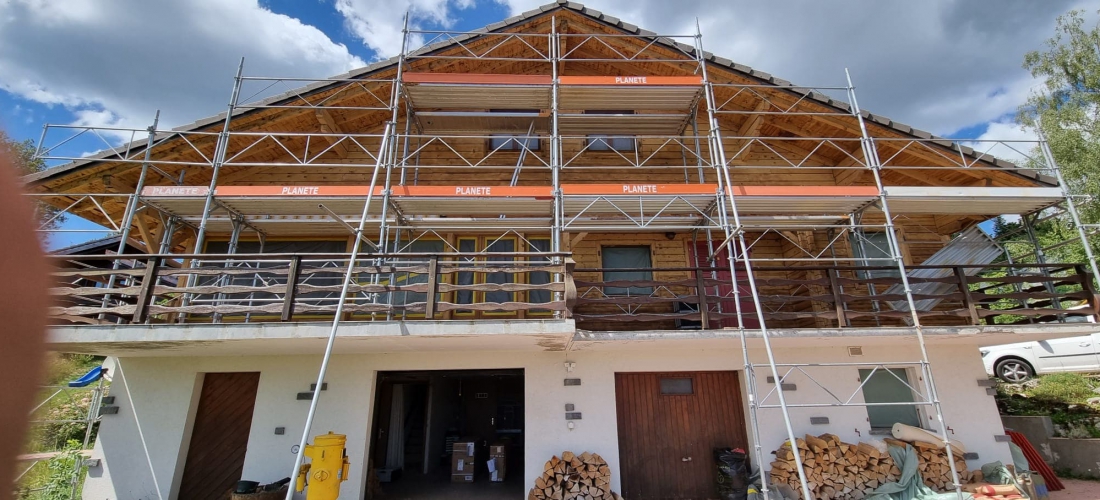 Sablage par aérogommage d’un chalet situé à ST Cergue