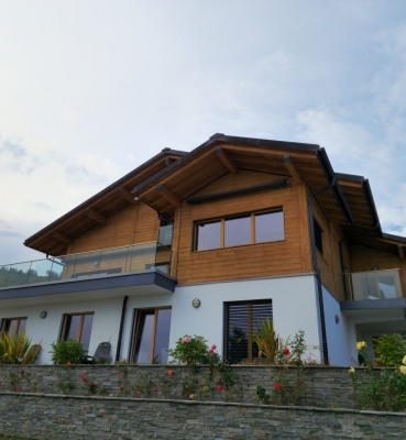 Décapage par aérogommage (sablage) d’une villa en bois à Arzier