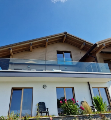 Décapage par aérogommage (sablage) d’une villa en bois à Arzier