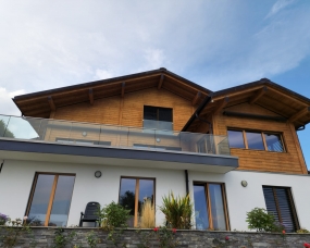 Décapage par aérogommage (sablage) d’une villa en bois à Arzier