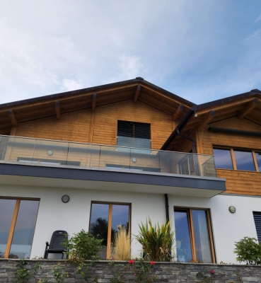 Décapage par aérogommage (sablage) d’une villa en bois à Arzier