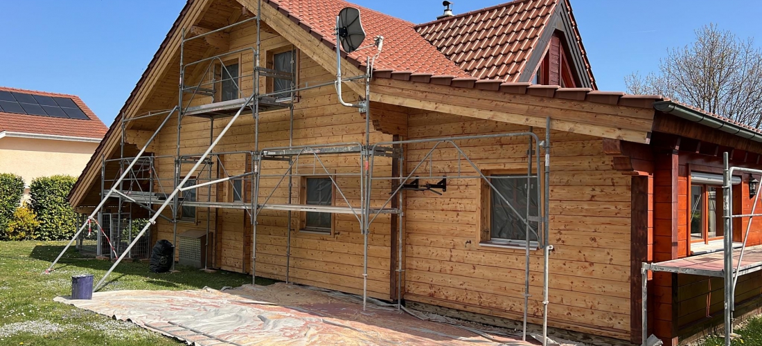Aerogommage et mise en peinture lasure Sikkens d’un chalet sur La Côte région Nyon