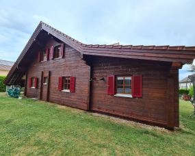 Aerogommage et mise en peinture lasure Sikkens d’un chalet sur La Côte région Nyon