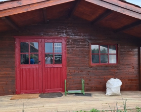 Aerogommage et mise en peinture lasure Sikkens d’un chalet sur La Côte région Nyon
