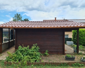 Aerogommage et mise en peinture lasure Sikkens d’un chalet sur La Côte région Nyons